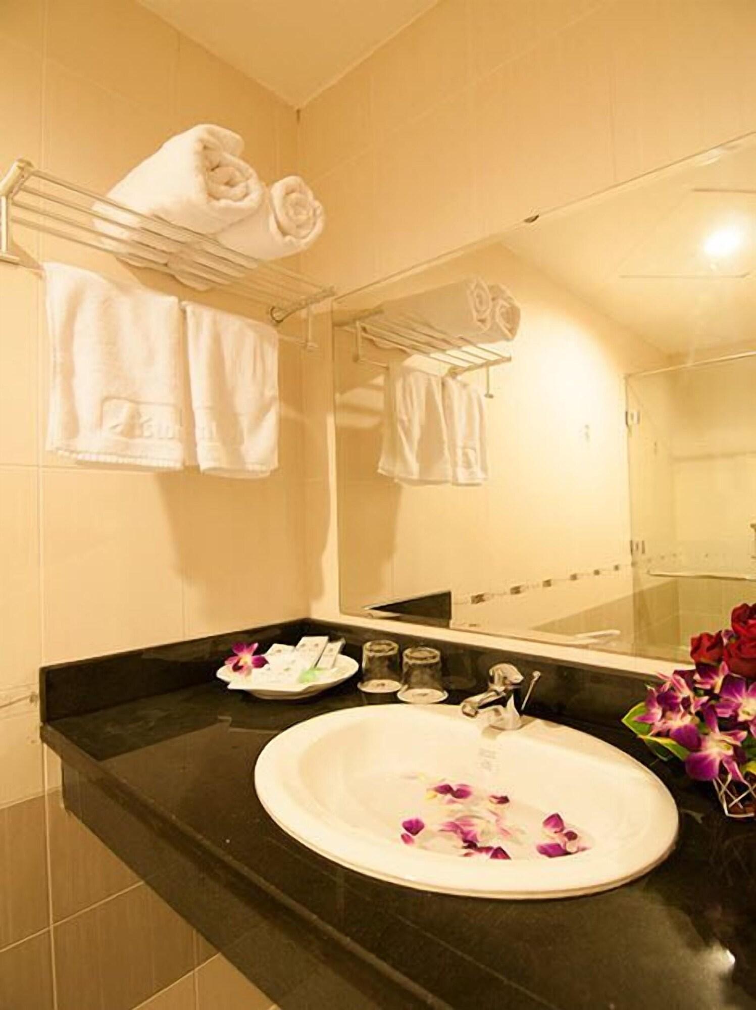 Valentine Hotel Saigon - Bui Vien Street Cidade de Ho Chi Minh Exterior foto